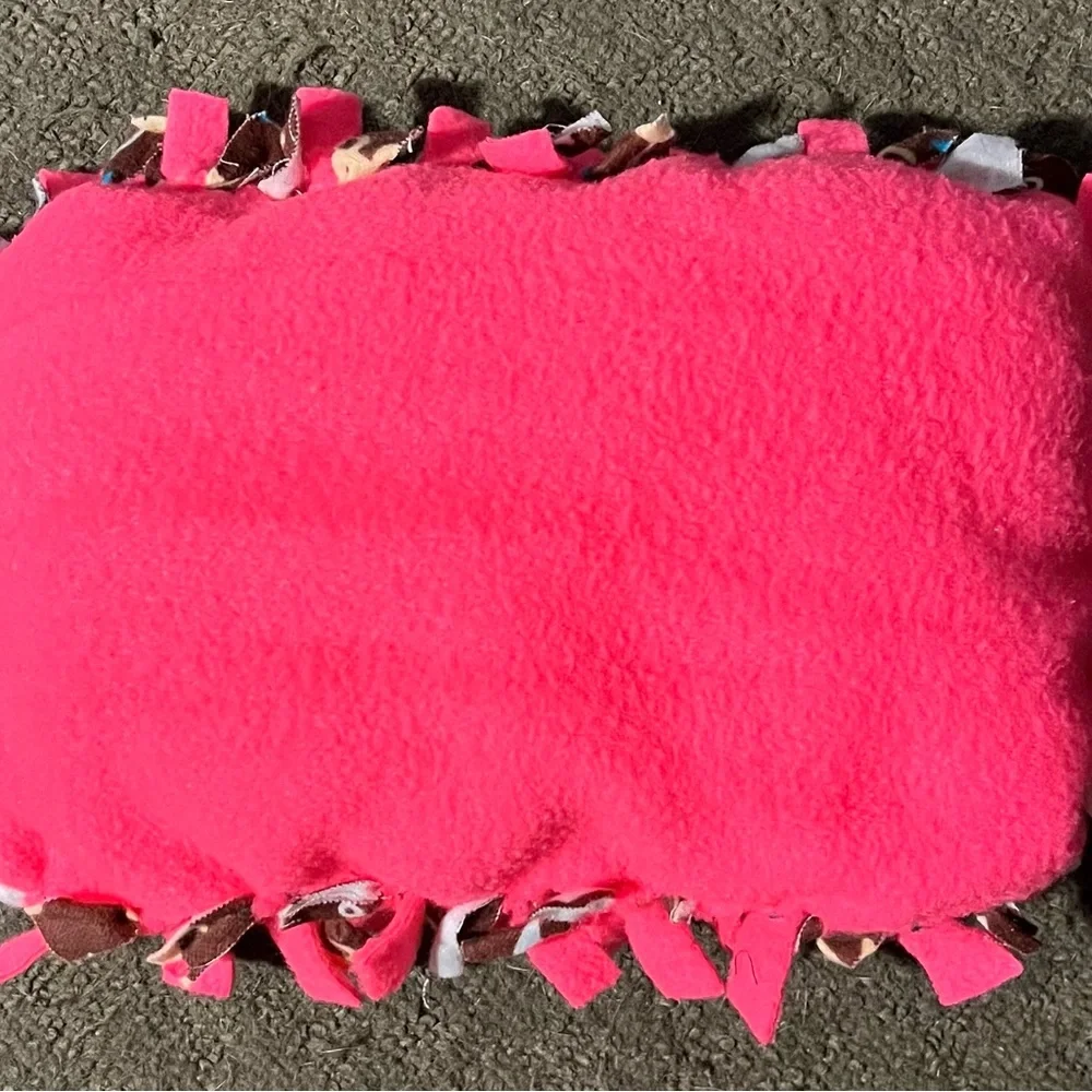 Knotted blanket & pillow